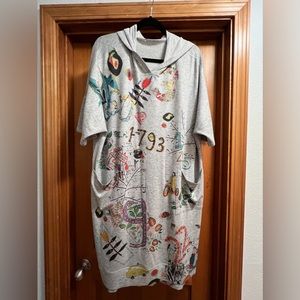 Inoah Graphic Print  Stretch Dress with hood